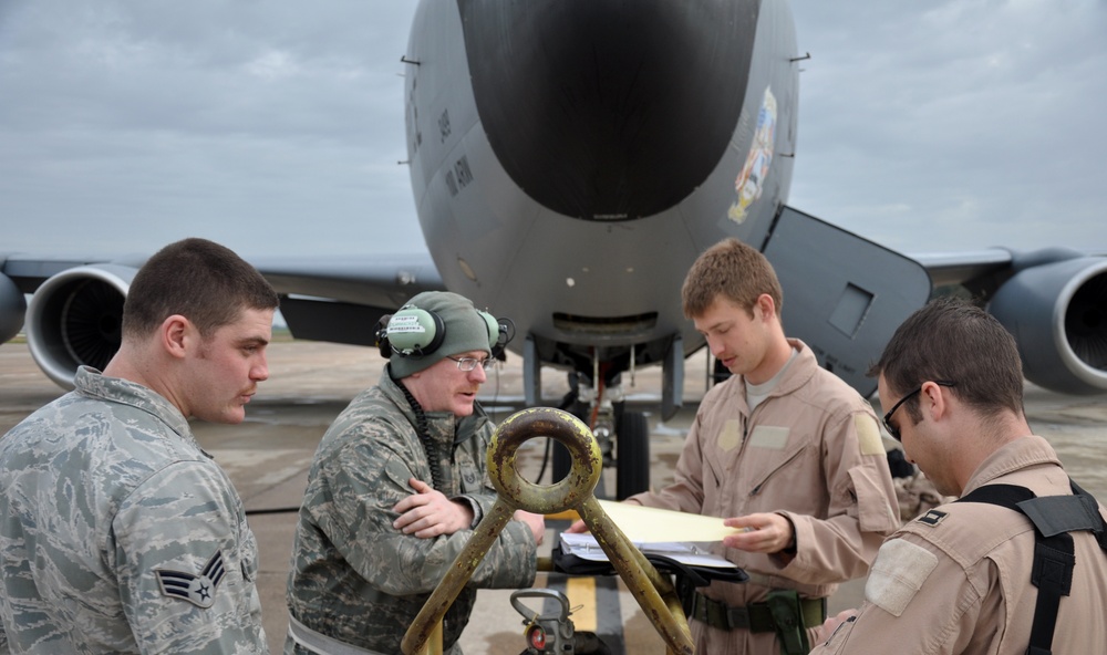 Life of a mission supporting French fighter aircraft