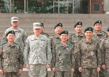 Lt. Gen. Johnson visits ROK 17th ID