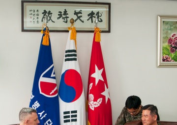 Lt. Gen. Johnson visits ROK 17th ID