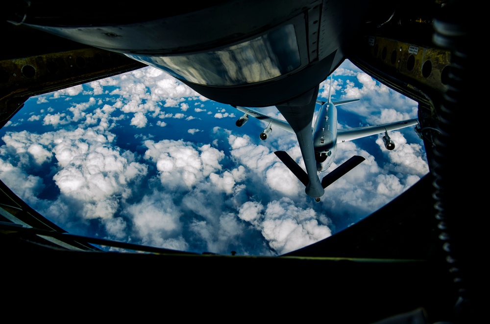 909th ARS trains with JSTARS