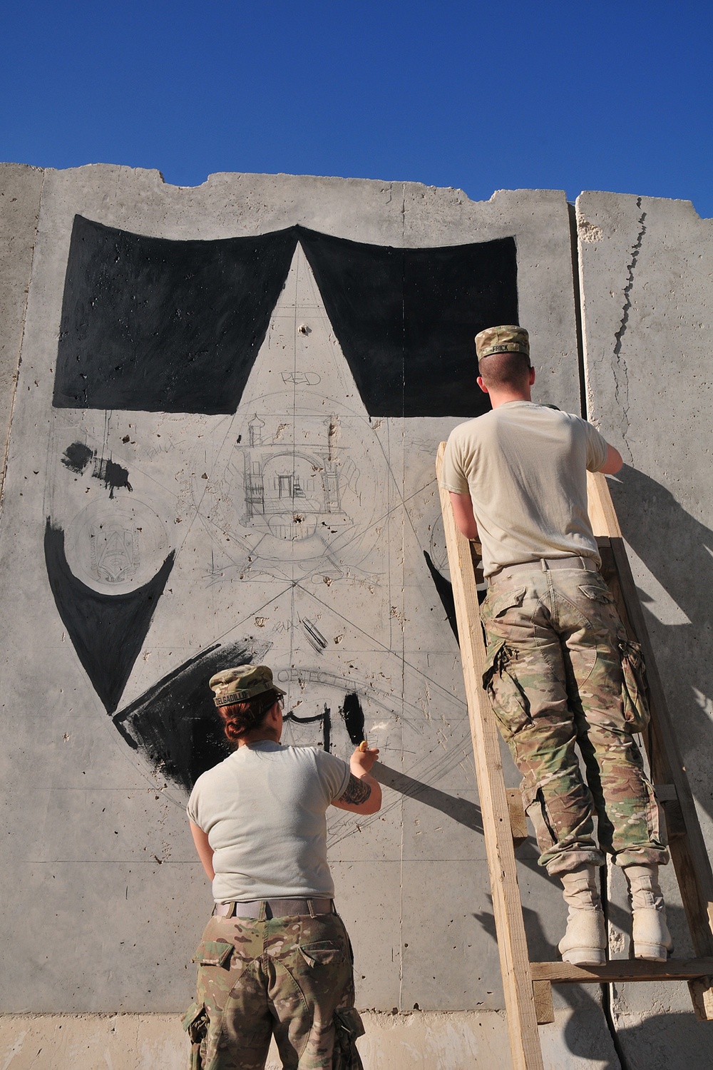 CTF 4-2 S6 soldiers communicate through art on Masum Ghar