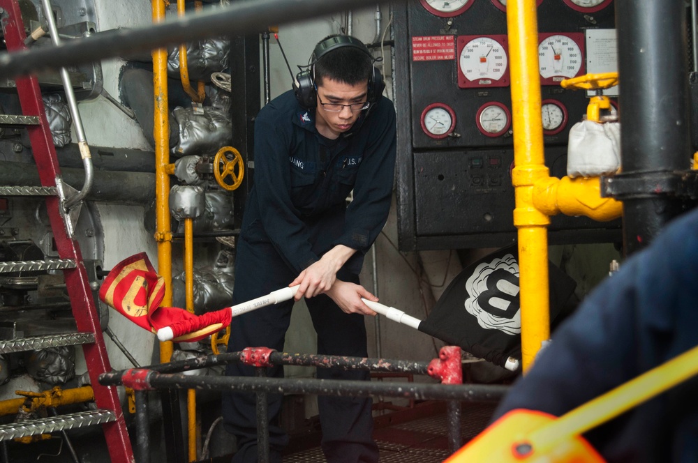 USS Peleliu conducts engineering drills