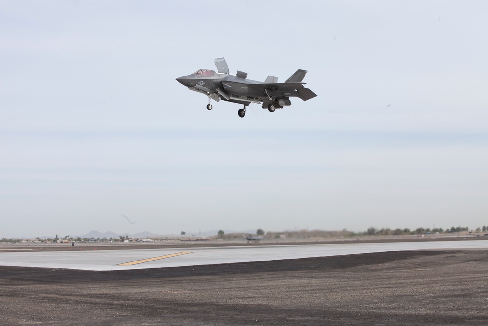 F-35B Lightning II completes first operational STOVL