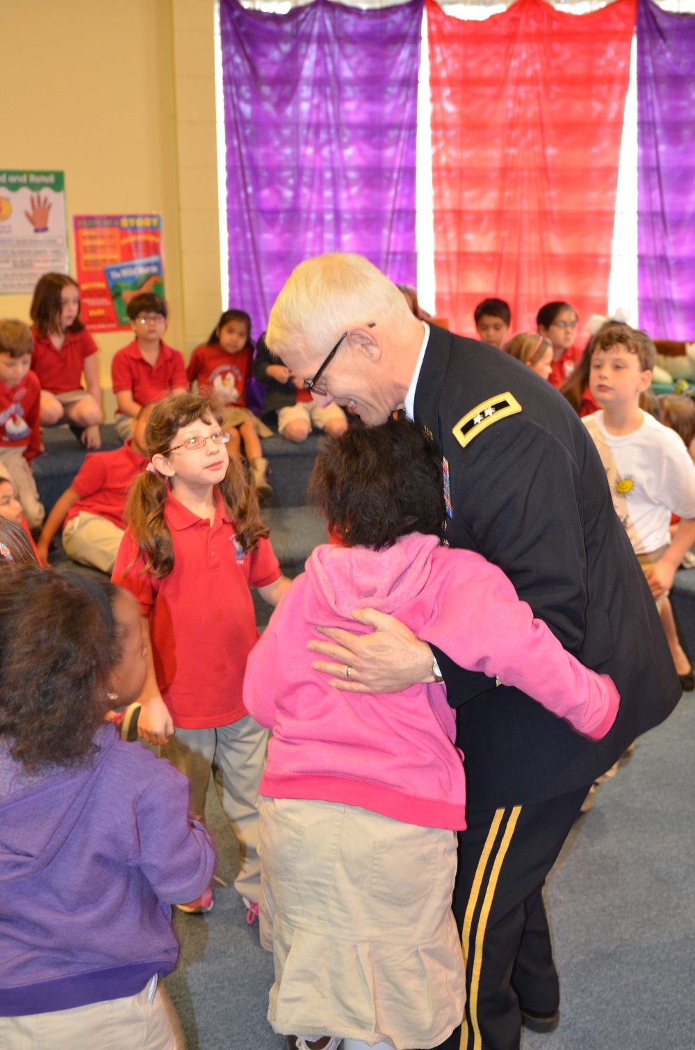 377th TSC Commanding General Shares the Gift of Reading with Students