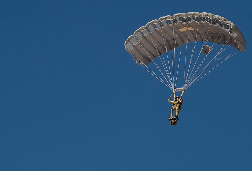 US Air Force pararescuemen