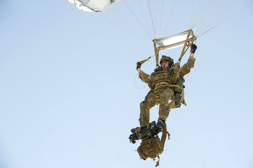 US Air Force pararescuemen