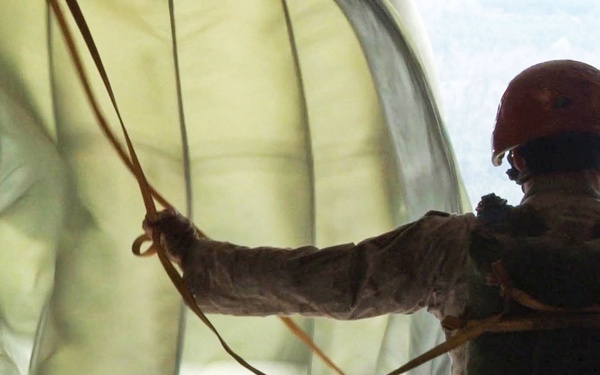 Follow me: Marines renew airborne certification