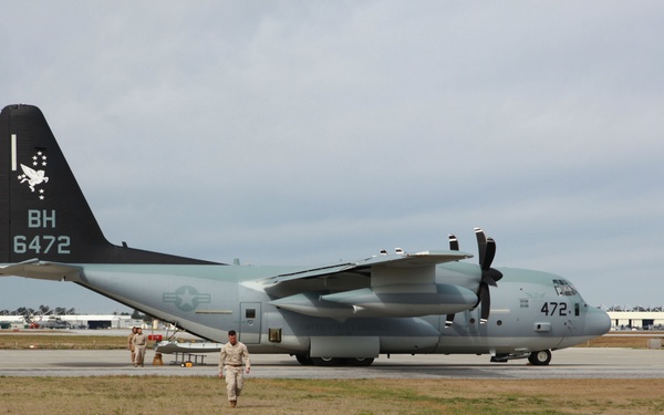 Follow me: Marines renew airborne certification