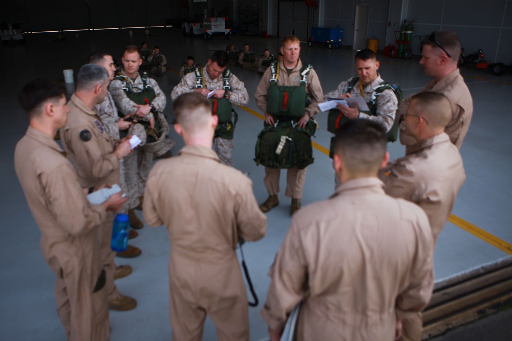 Follow me: Marines renew airborne certification