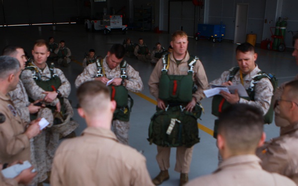 Follow me: Marines renew airborne certification