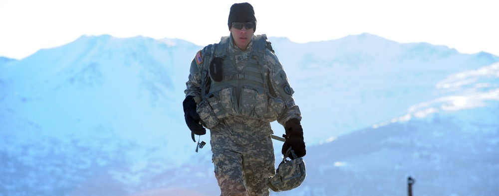 &quot;Timber!&quot; Paratroopers cut down trees with explosives