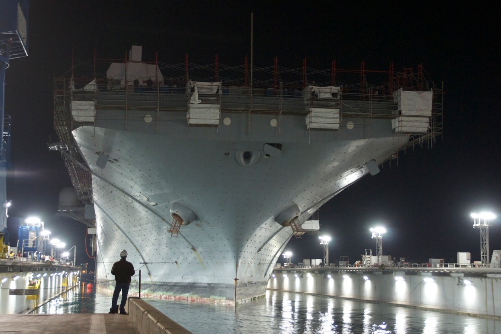 USS Essex enters dry dock