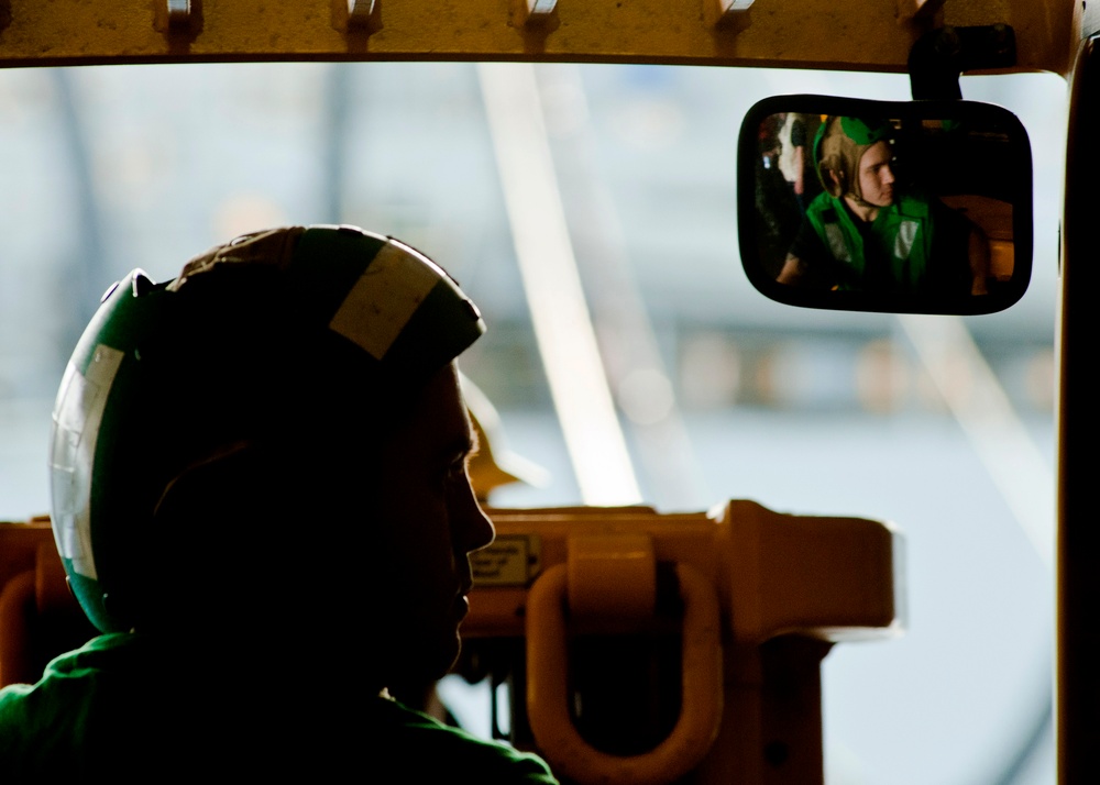 USS Nimitz replenishment