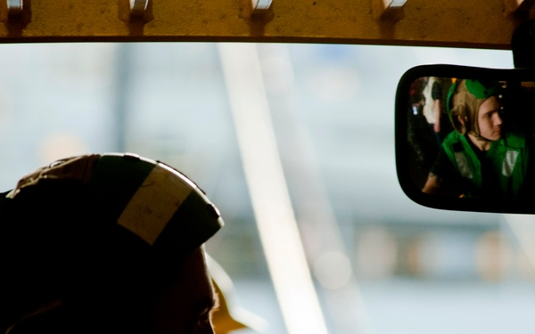 USS Nimitz replenishment