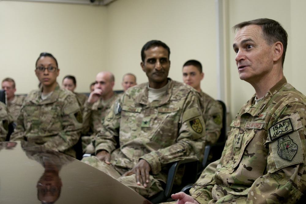 Maj. Gen. Harry Polumbo meets with Air Force personnel at ANDF-P