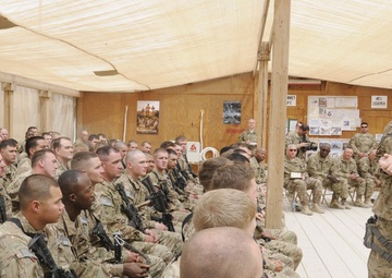 SMA Chandler visits Ready First Soldiers, presents awards