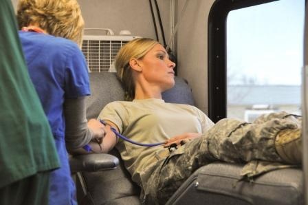 Soldiers donate blood for relief of Sandy