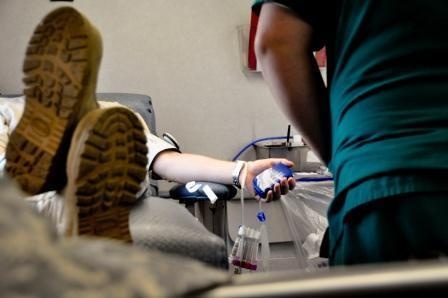 Soldiers donate blood for relief of Sandy