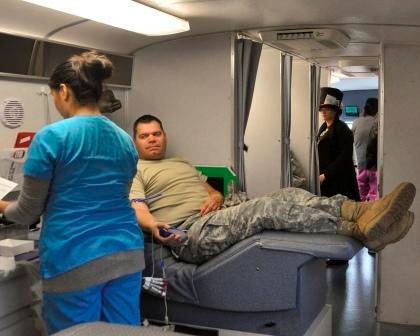 Soldiers donate blood for relief of Sandy