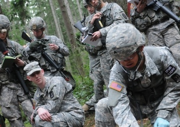 Medical soldiers train in preparation for Expert Field Medical Badge