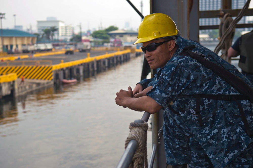 USS Tortuga arrives in Manila