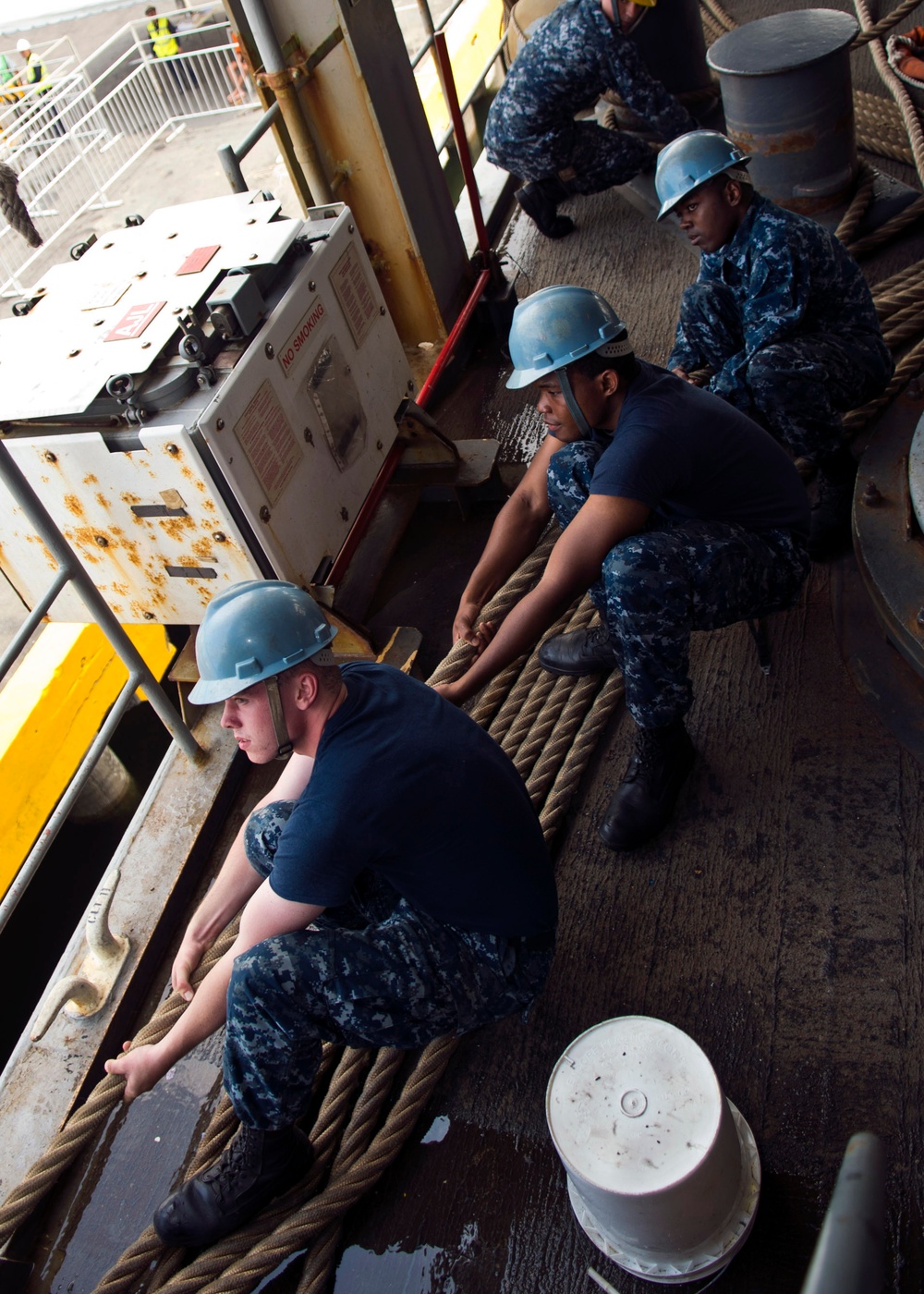 USS Tortuga arrives in Manila