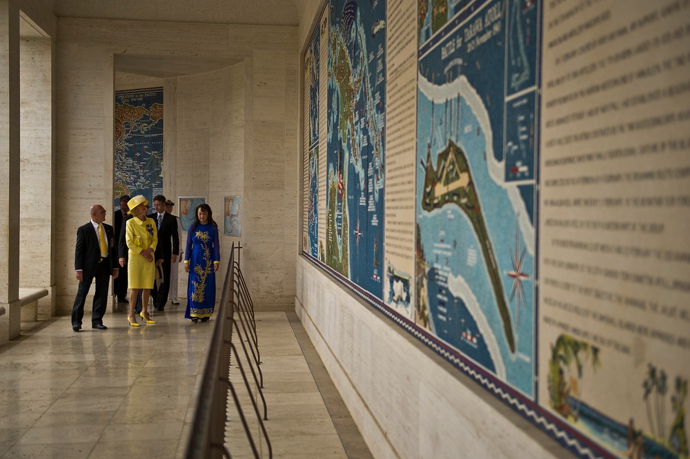 Australian governor-general presents wreath at National Memorial Cemetery of the Pacific