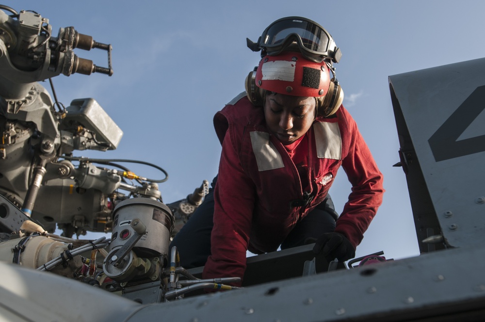 USS Kearsarge flight deck action