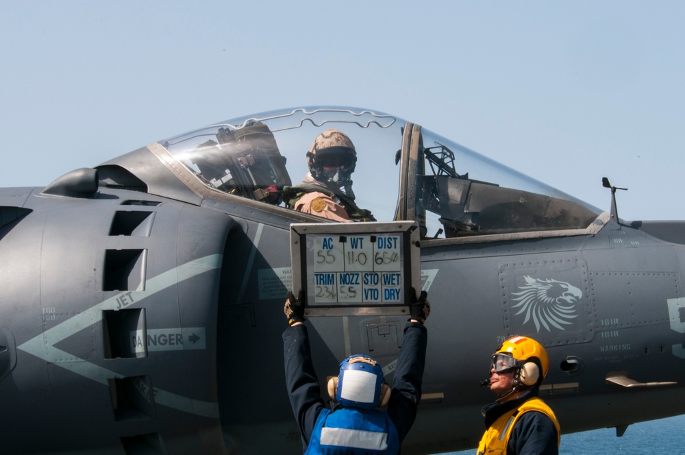 USS Kearsarge flight deck action