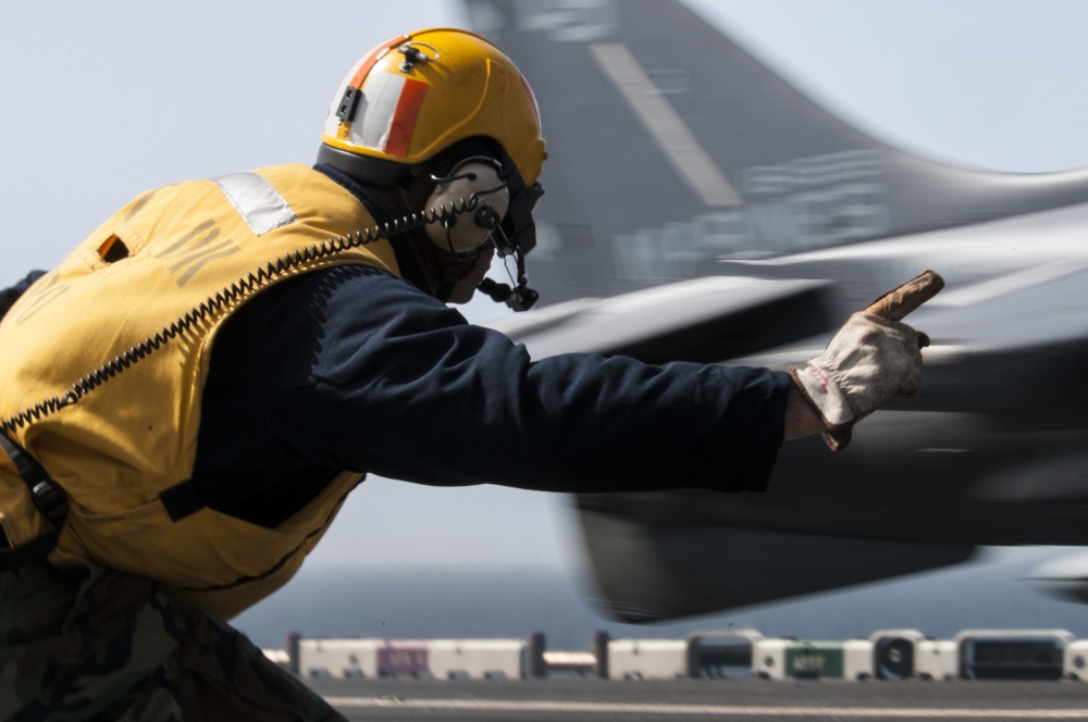 USS Kearsarge flight deck action