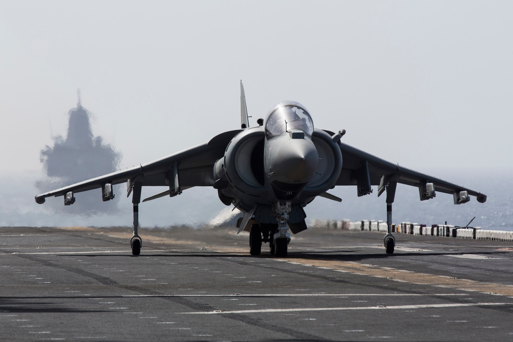 USS Kearsarge flight deck action