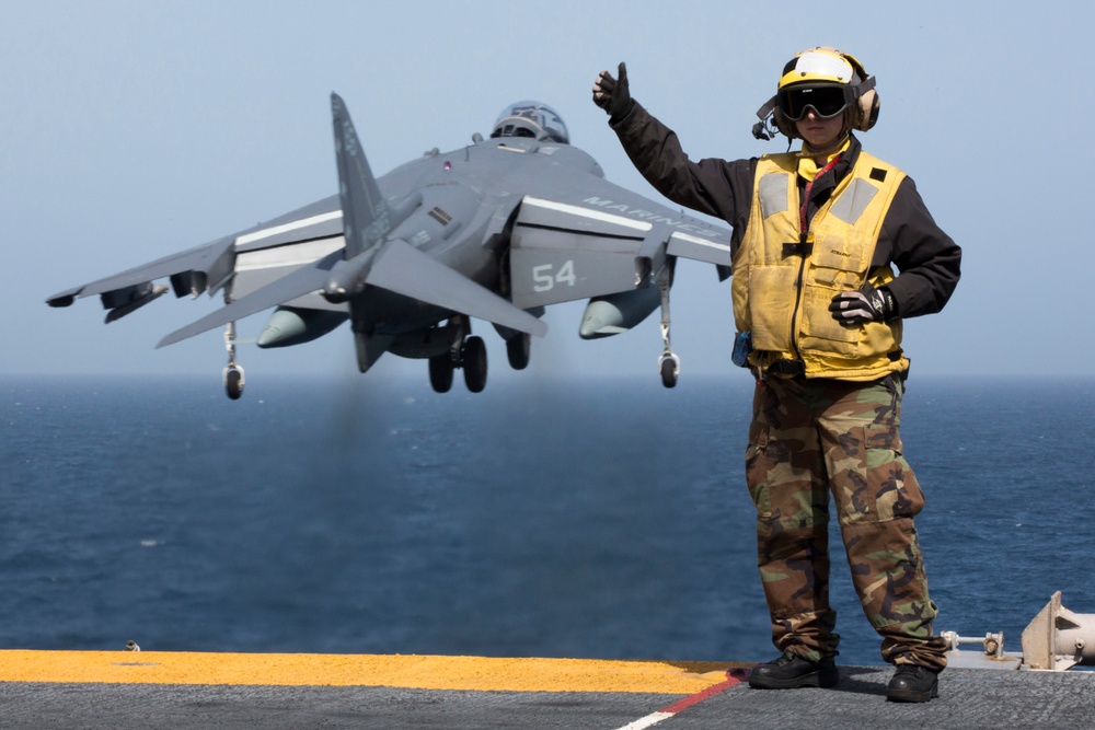 USS Kearsarge flight deck action