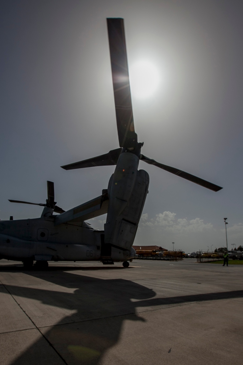 VMM-266 Osprey transport Marines to Kearsarge Amphibious Ready Group