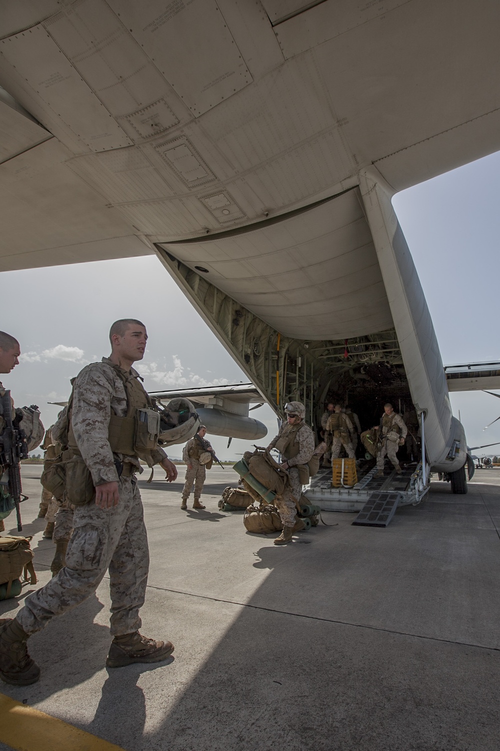 VMM-266 Osprey transport Marines to Kearsarge Amphibious Ready Group