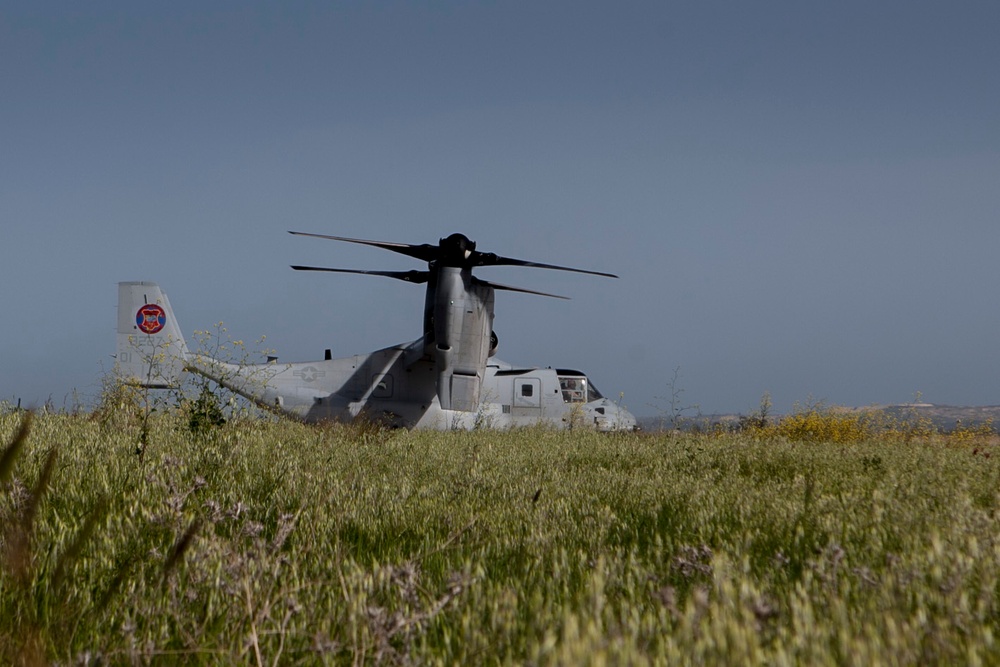 VMM-266 Osprey transport Marines to Kearsarge Amphibious Ready Group