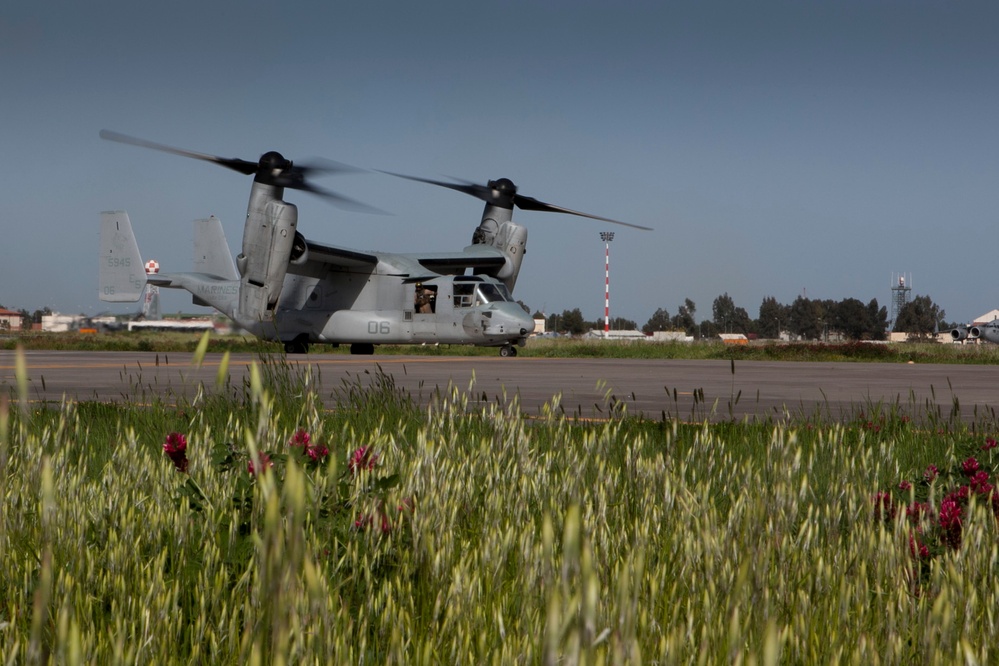 VMM-266 Osprey transport Marines to Kearsarge Amphibious Ready Group