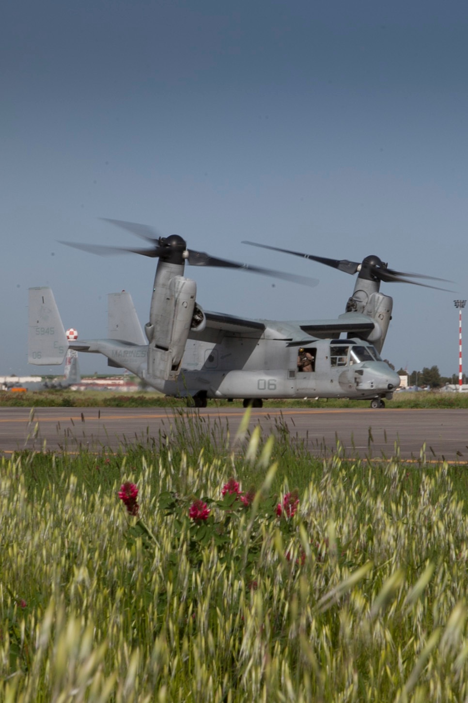 VMM-266 Osprey transport Marines to Kearsarge Amphibious Ready Group