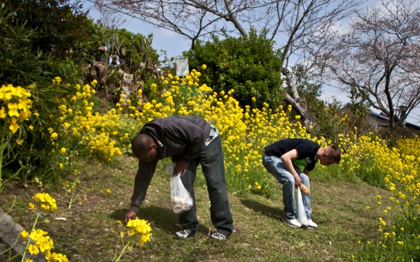 Station residents help keep Kintai-Kyo clean