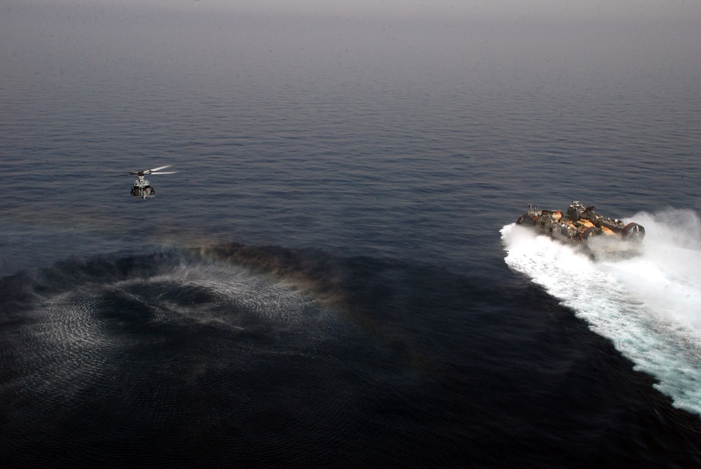 USS Rushmore, USS Green Bay conduct exercise