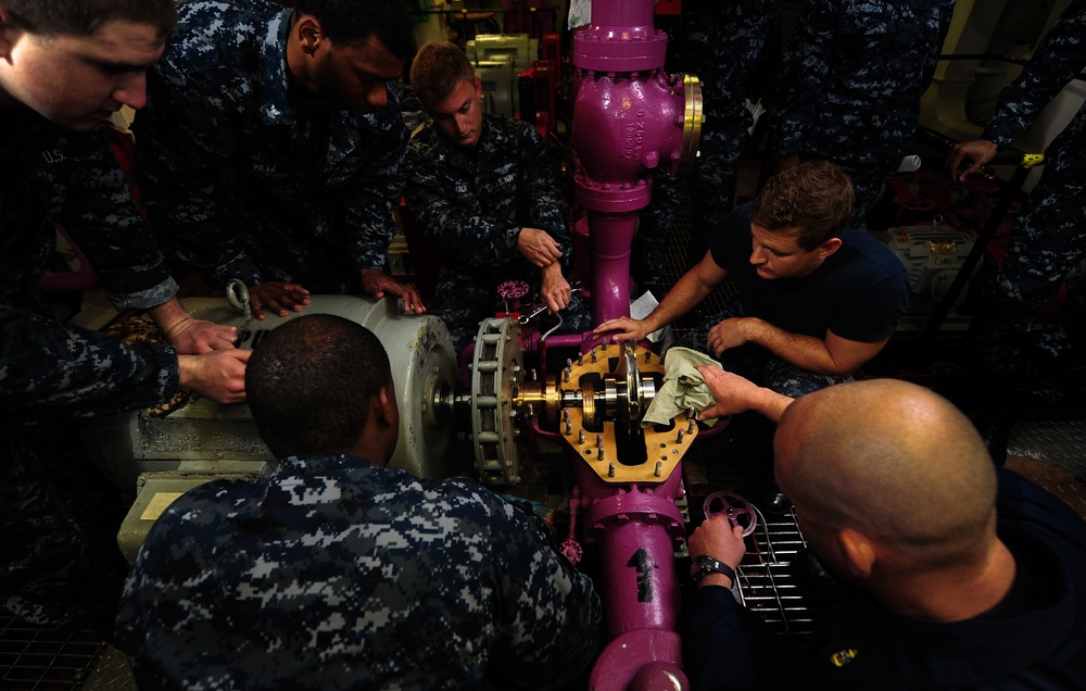 USS Carl Vinson maintenance