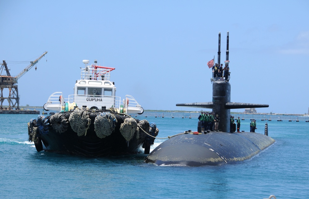 USS San Francisco pulls into Apra Harbor