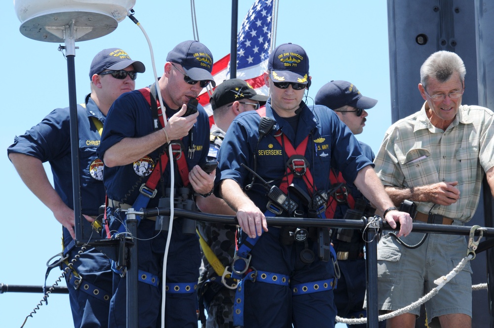 USS San Francisco pulls into Apra Harbor
