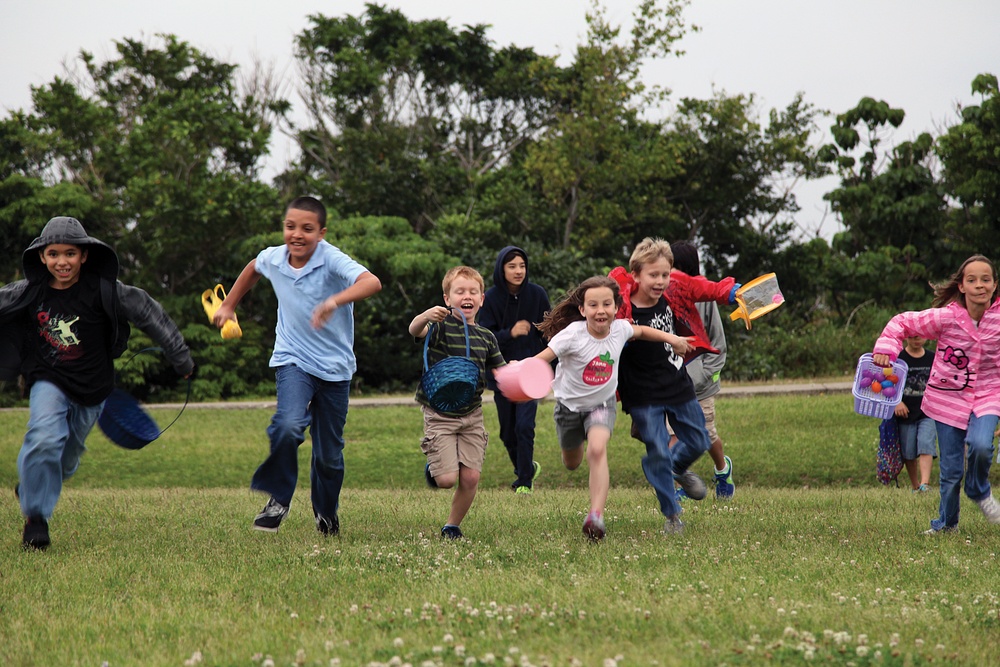 Families enjoy Easter festivities during social event, egg hunt
