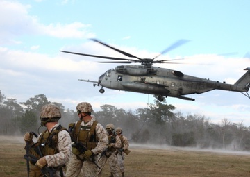 HMH-464, 2nd Recon perform SPIE rigging