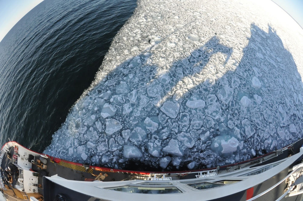 Coast Guard Cutter Mackinaw breaks ice