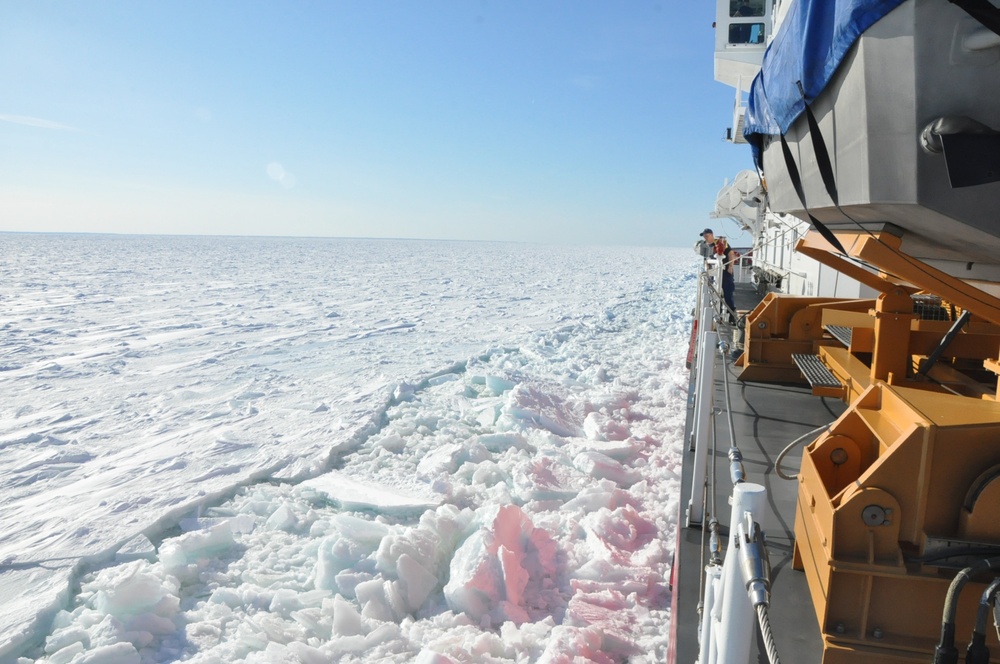 Coast Guard Cutter Mackinaw breaks ice