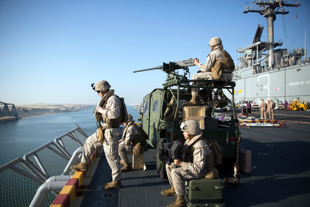 DVIDS - Images - USS Kearsarge transits Suez Canal