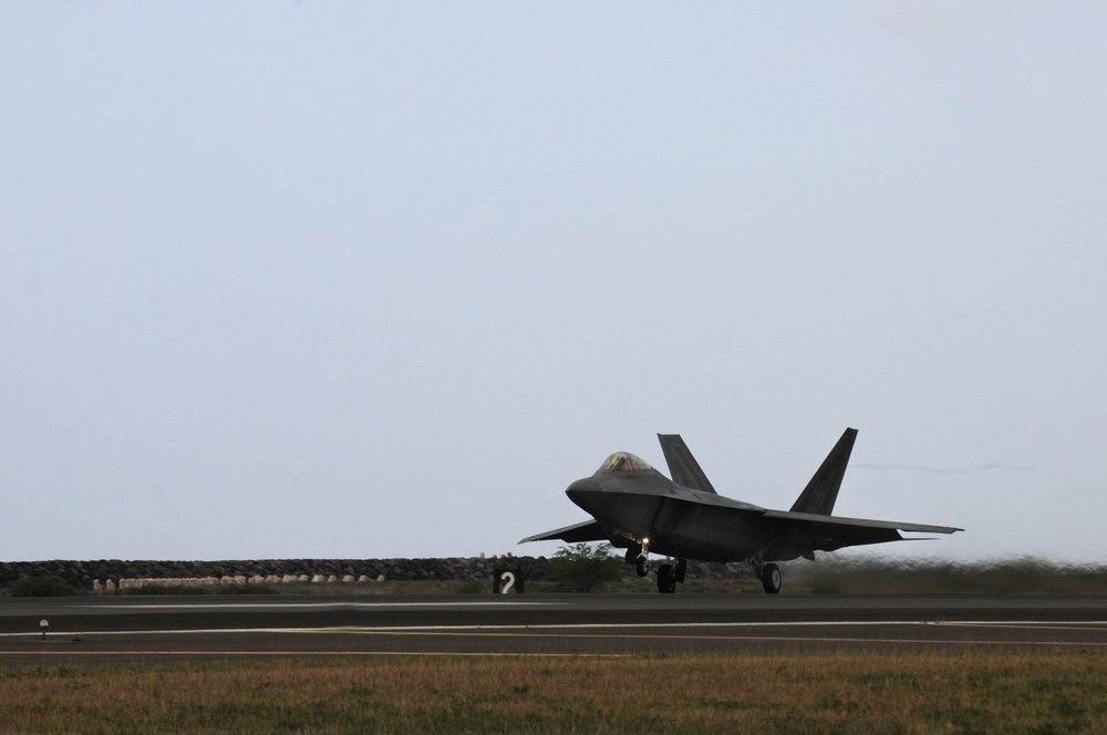 Hawaii F-22 squadrons launch record number of sorties