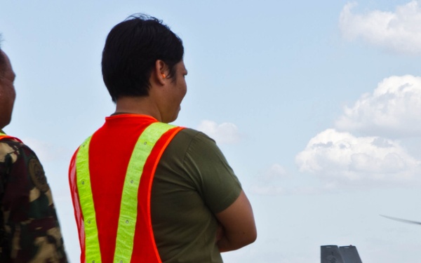 Service members, aircraft arrive for exercise Balikatan 2013