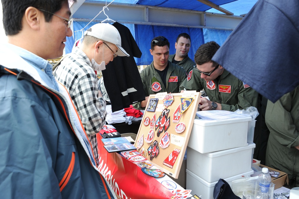 Sailors participate in Japanese Cherry Blossom Festival
